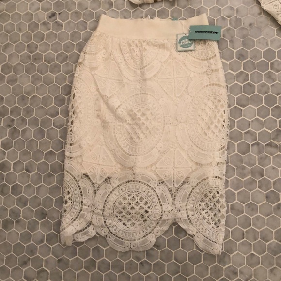 New!Kewl 2 piece Bandage Body-con set.White lace overlay crop top matching skirt - Picture 5 of 7